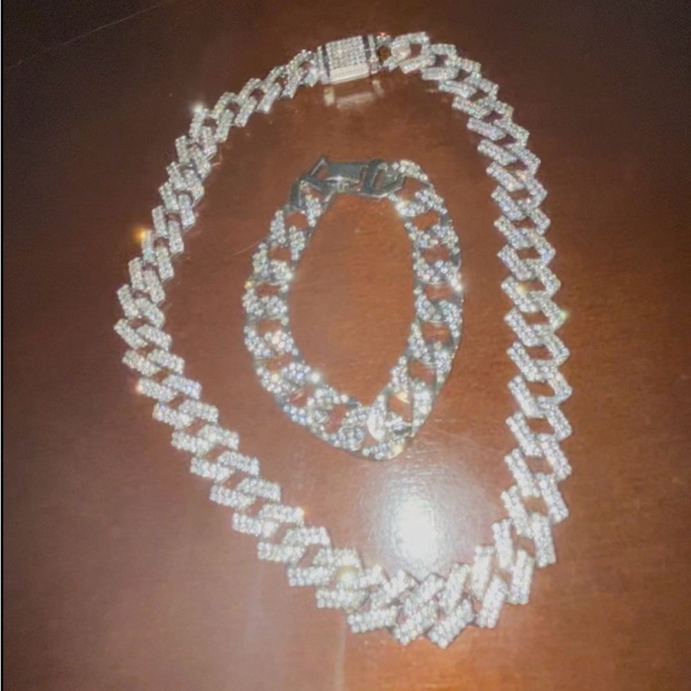 Elegant Silver Necklace and Bracelet Set